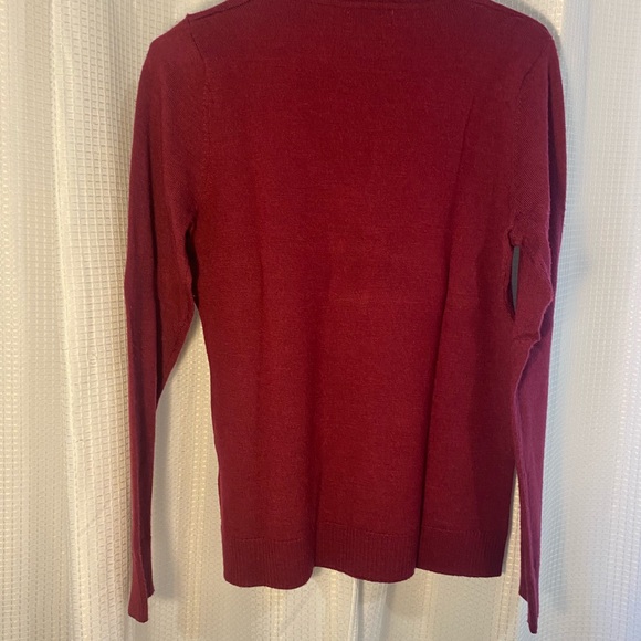 Cranberry colored 100% merino wool turtle neck. - Picture 4 of 7
